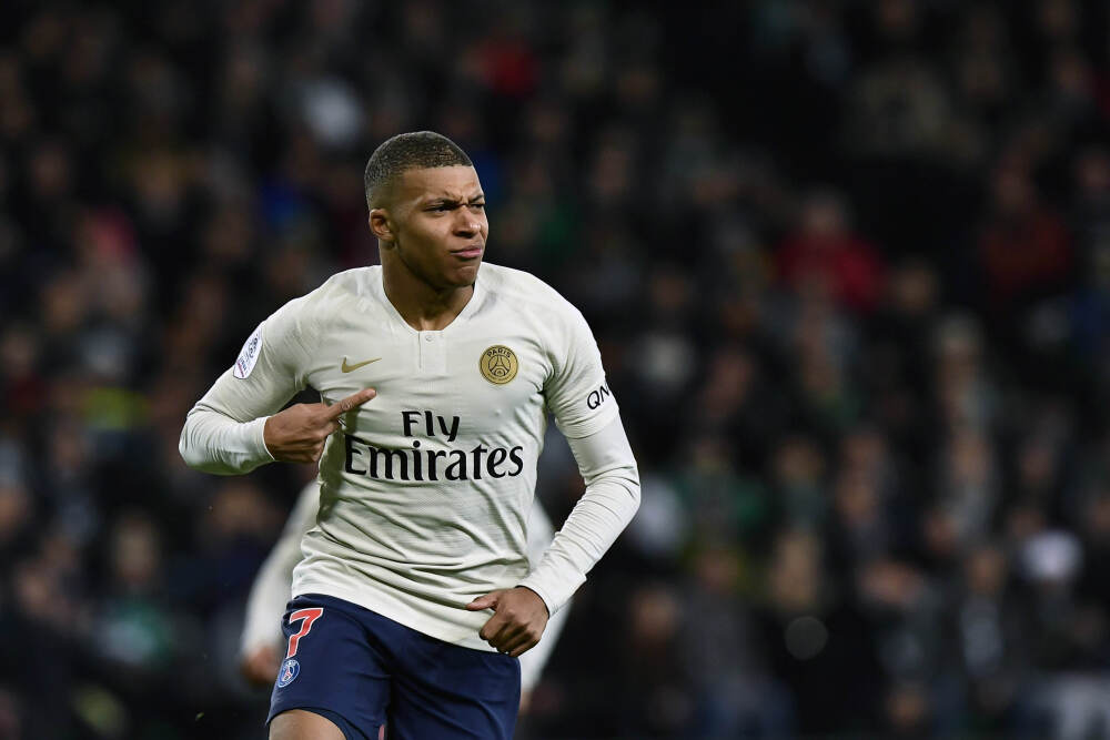 杨瀚森来看榜样！新鹰王约翰逊菜鸟季2.4分1.2篮板&第3年迎来质变